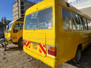 Toyota Coaster 1987 Yellow