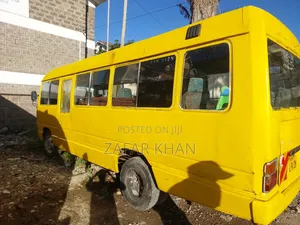 Toyota Coaster 1987 Yellow