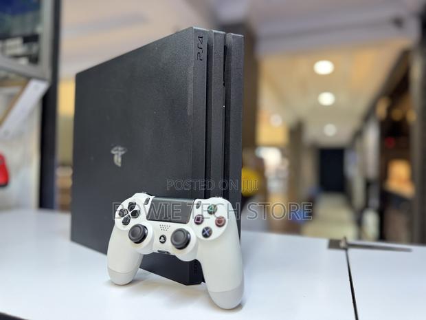 Ps4 Pro Chipped With 17 Games Ex Uk - main view