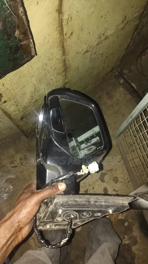 Honda CRV Rm Side Mirror