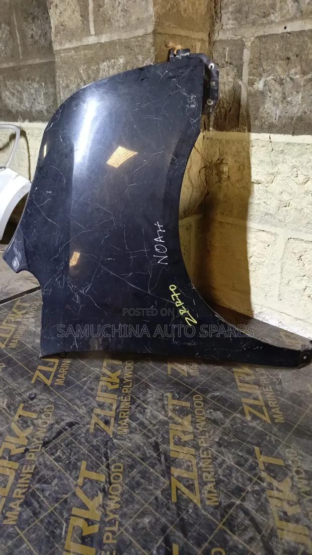 Fender/Wing Toyota Noah Zrr70