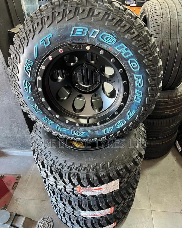 37×12.50-17 Maxxis Mud Terrain - thumbnail 2