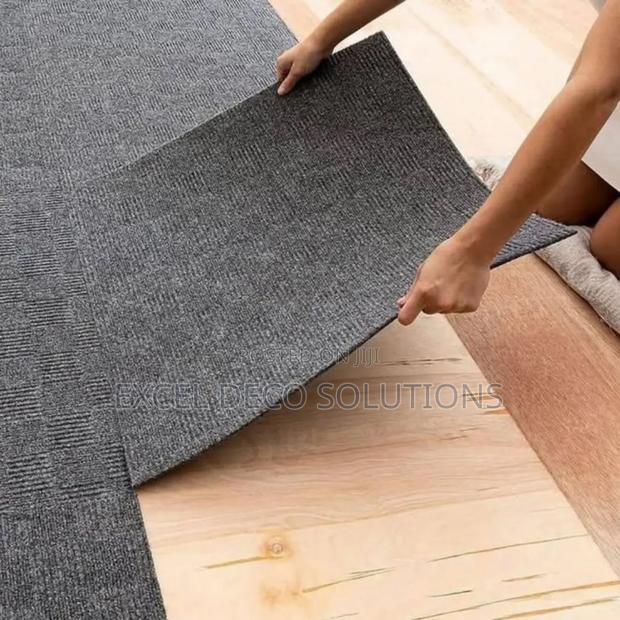 Noise-Absorbing Carpet Tiles – Ideal for Call Centers Offices