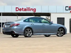 Toyota Crown 2018 Silver