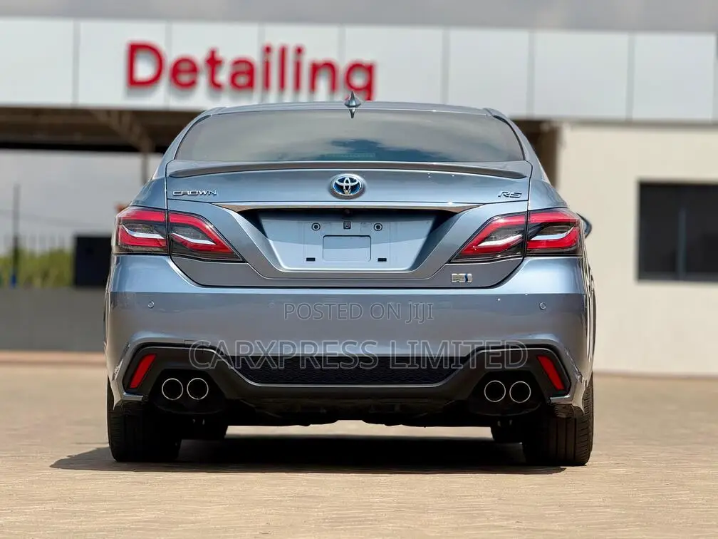 Toyota Crown 2018 Silver
