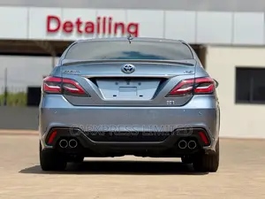 Toyota Crown 2018 Silver