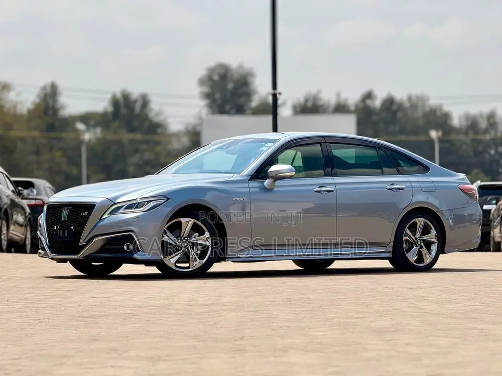 Toyota Crown 2018 Silver