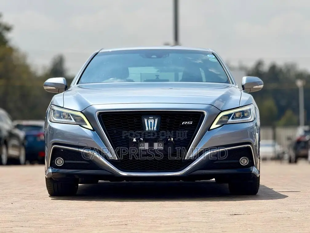 Toyota Crown 2018 Silver