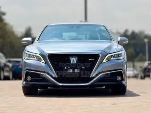 Toyota Crown 2018 Silver