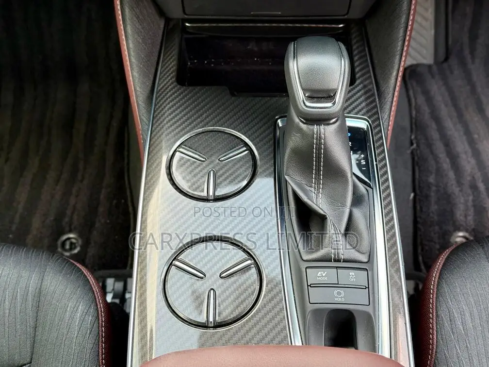 Toyota Crown 2018 Silver