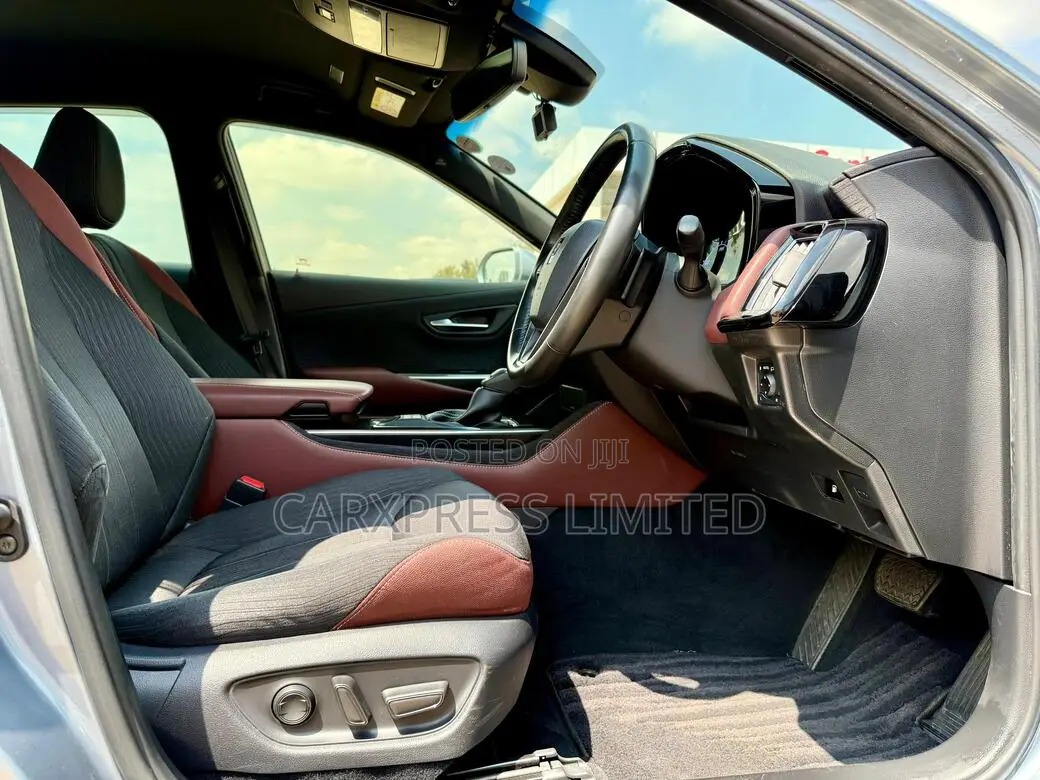 Toyota Crown 2018 Silver