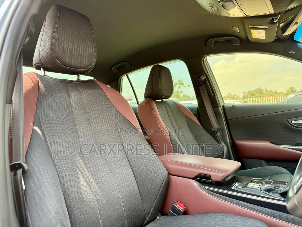 Toyota Crown 2018 Silver