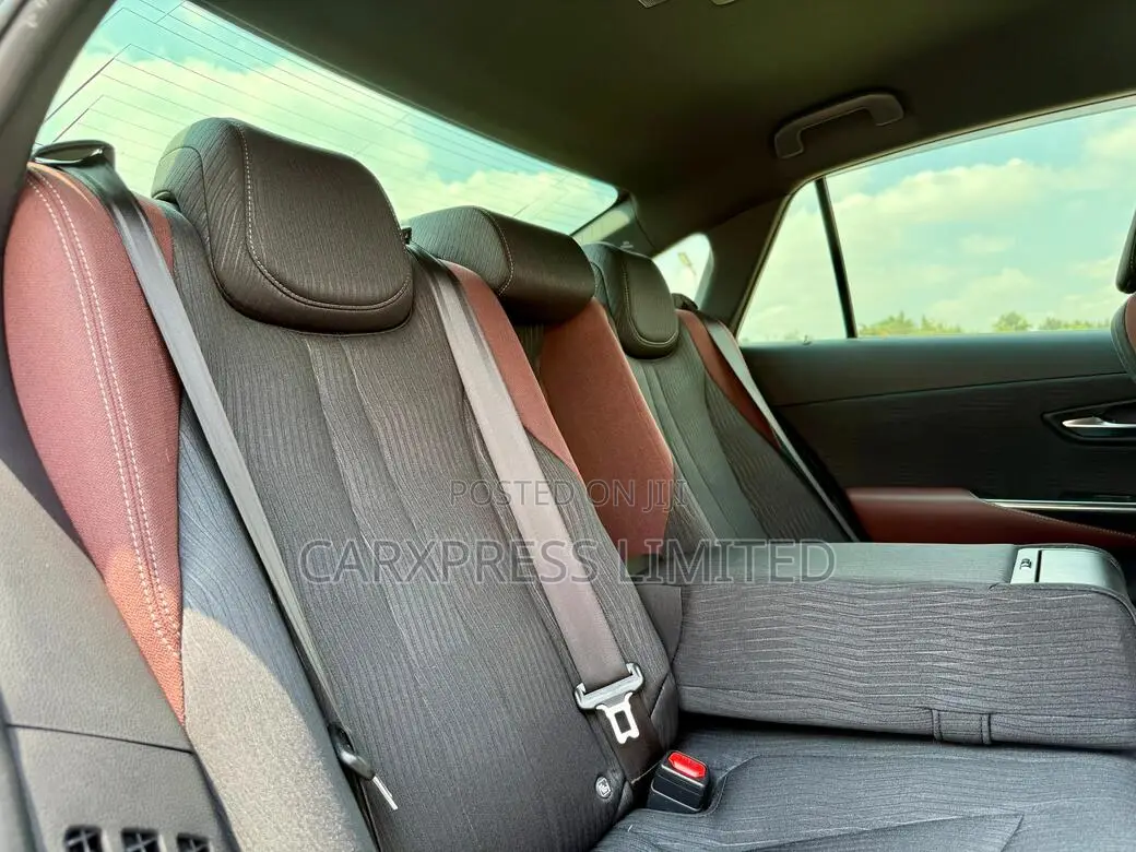 Toyota Crown 2018 Silver