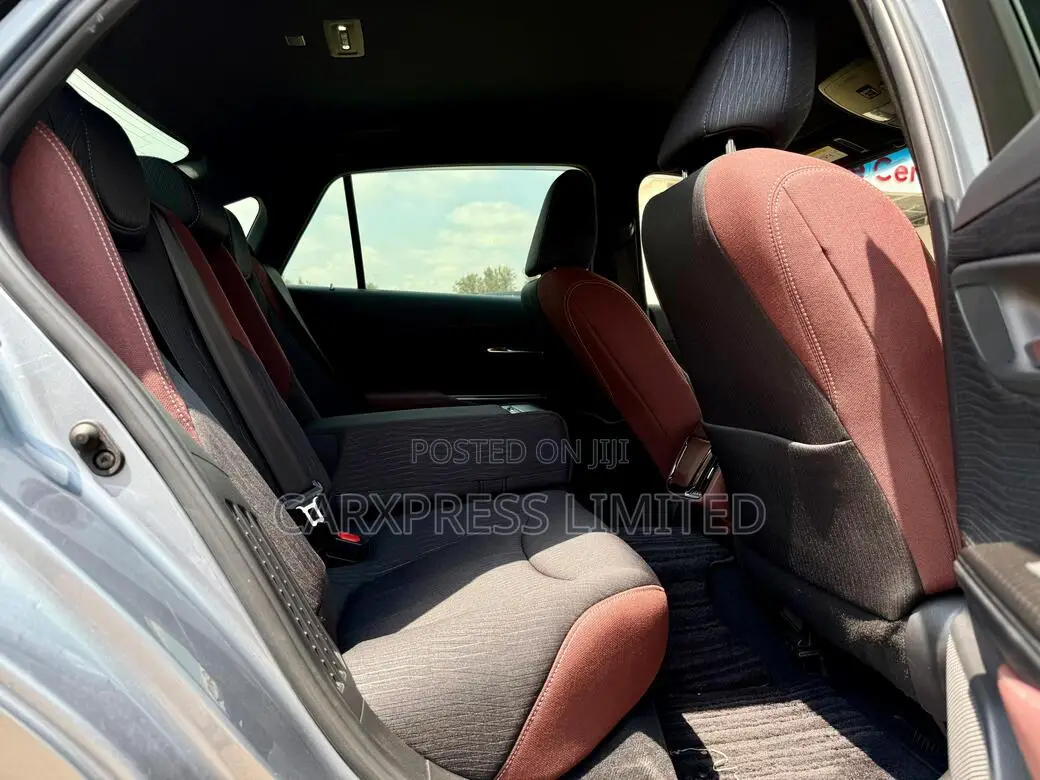 Toyota Crown 2018 Silver