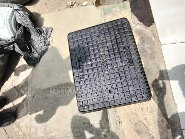 Inspection Chamber Cast Iron Man Hole Cover - thumbnail 3