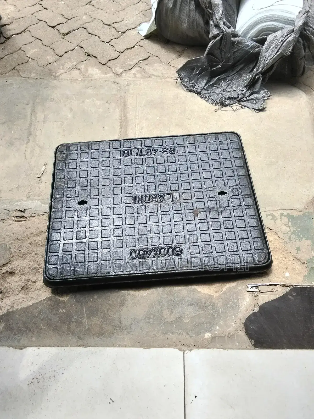 Heavy Duty Cast Manhole Cover 450mm*600mm