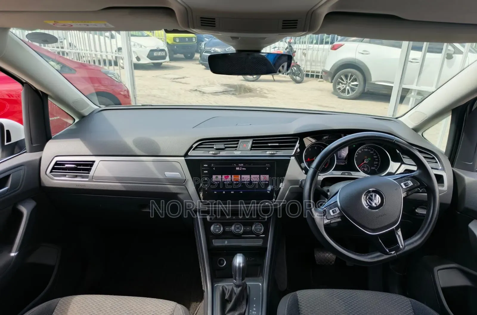 Volkswagen Touran 2019 Off white