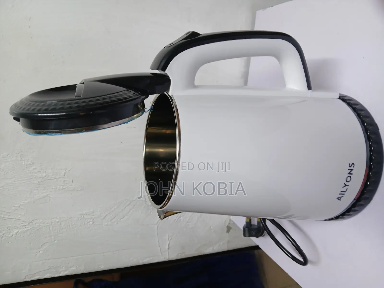 1.8l Electric Kettle With Ergonomic Handle and Safety Features