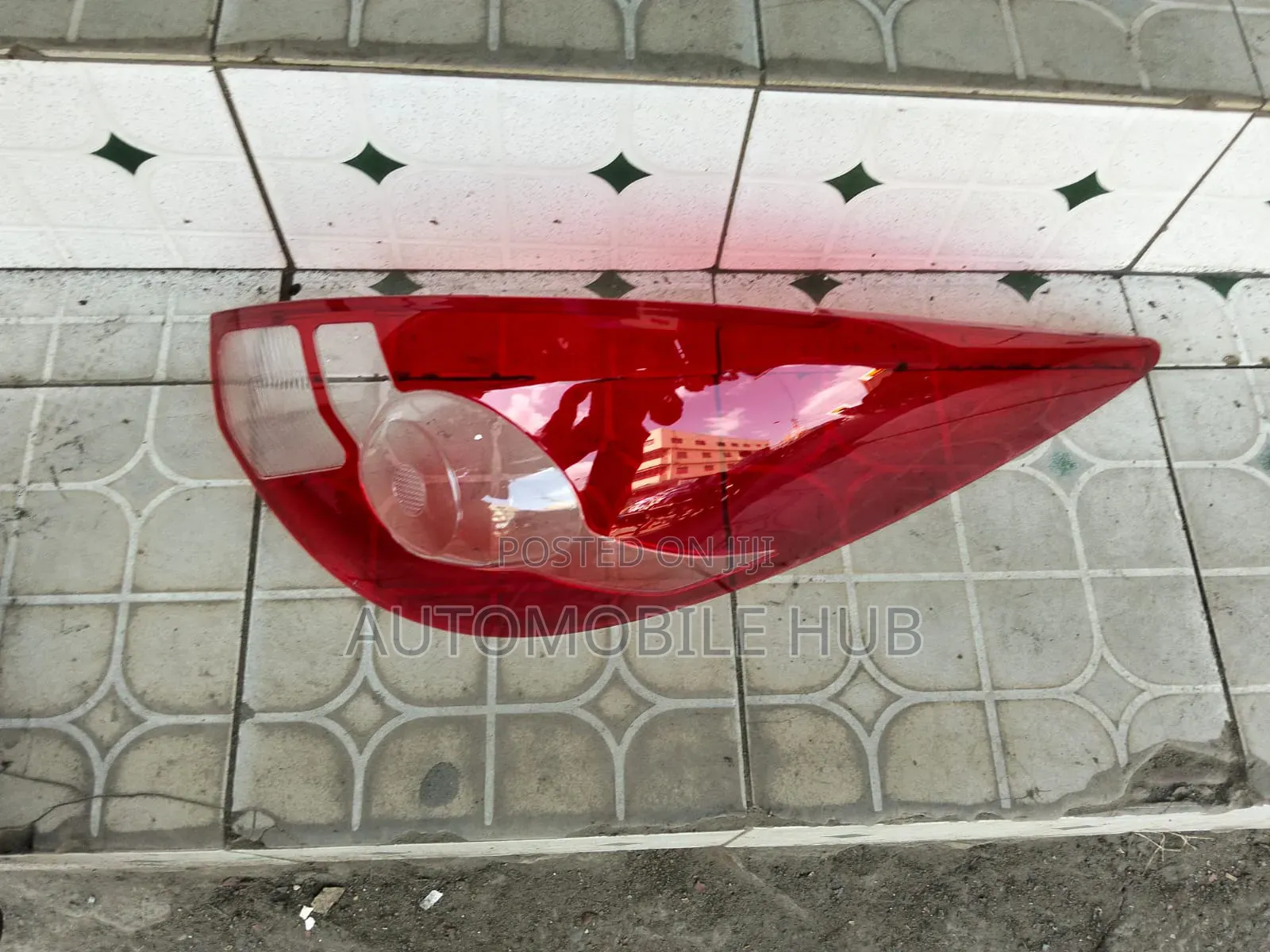 Nissan Tiida Hatchback Taillight Lens