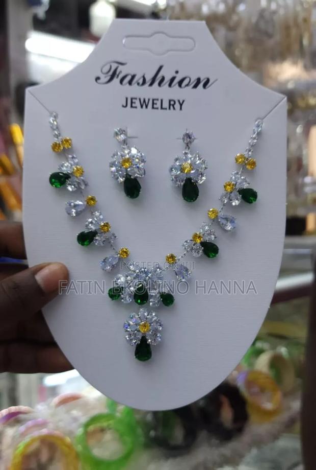 Luxury Jewelry Set - main view