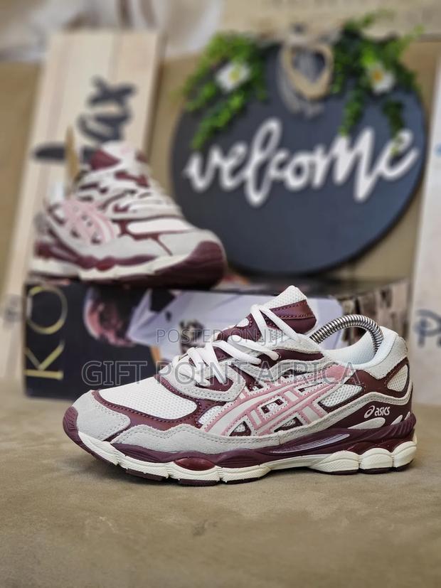 Asics Gel-nyc “Cream Mocha”
Sneakers