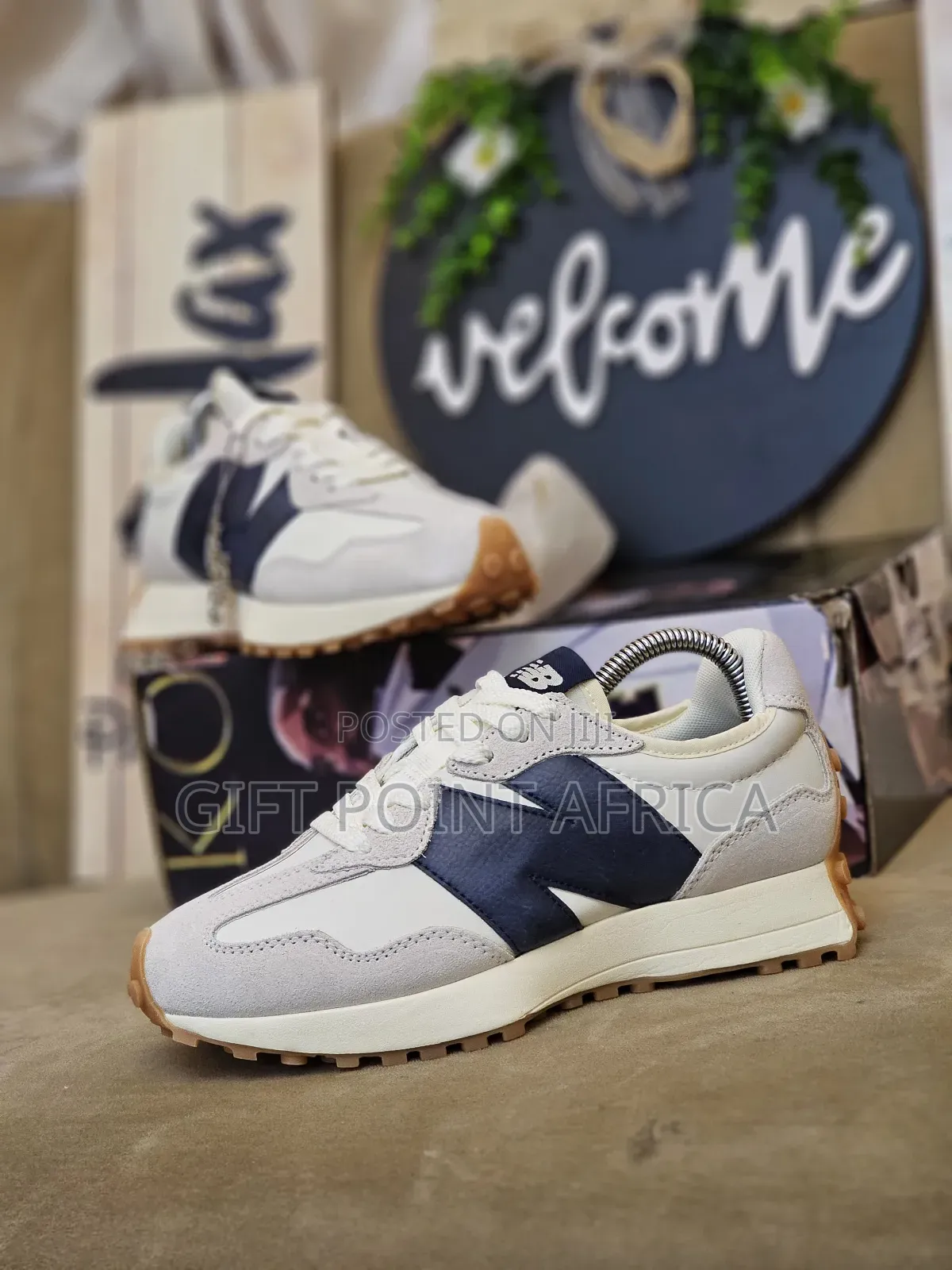 New Balance 327 Sneakers