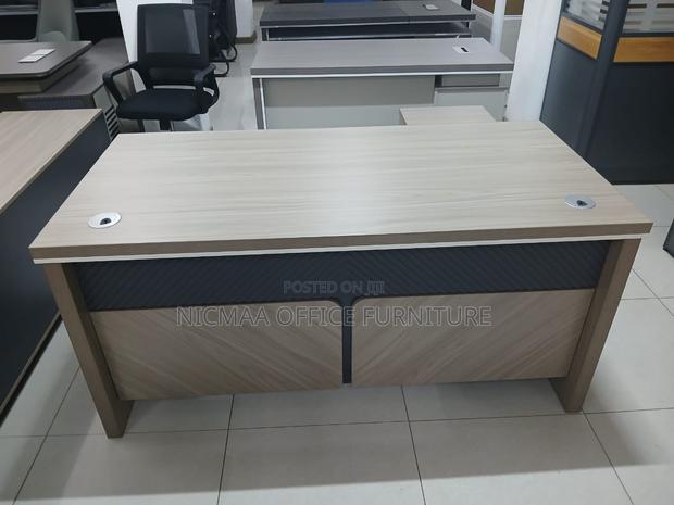 Office Desk: Executive Design Modern Desk