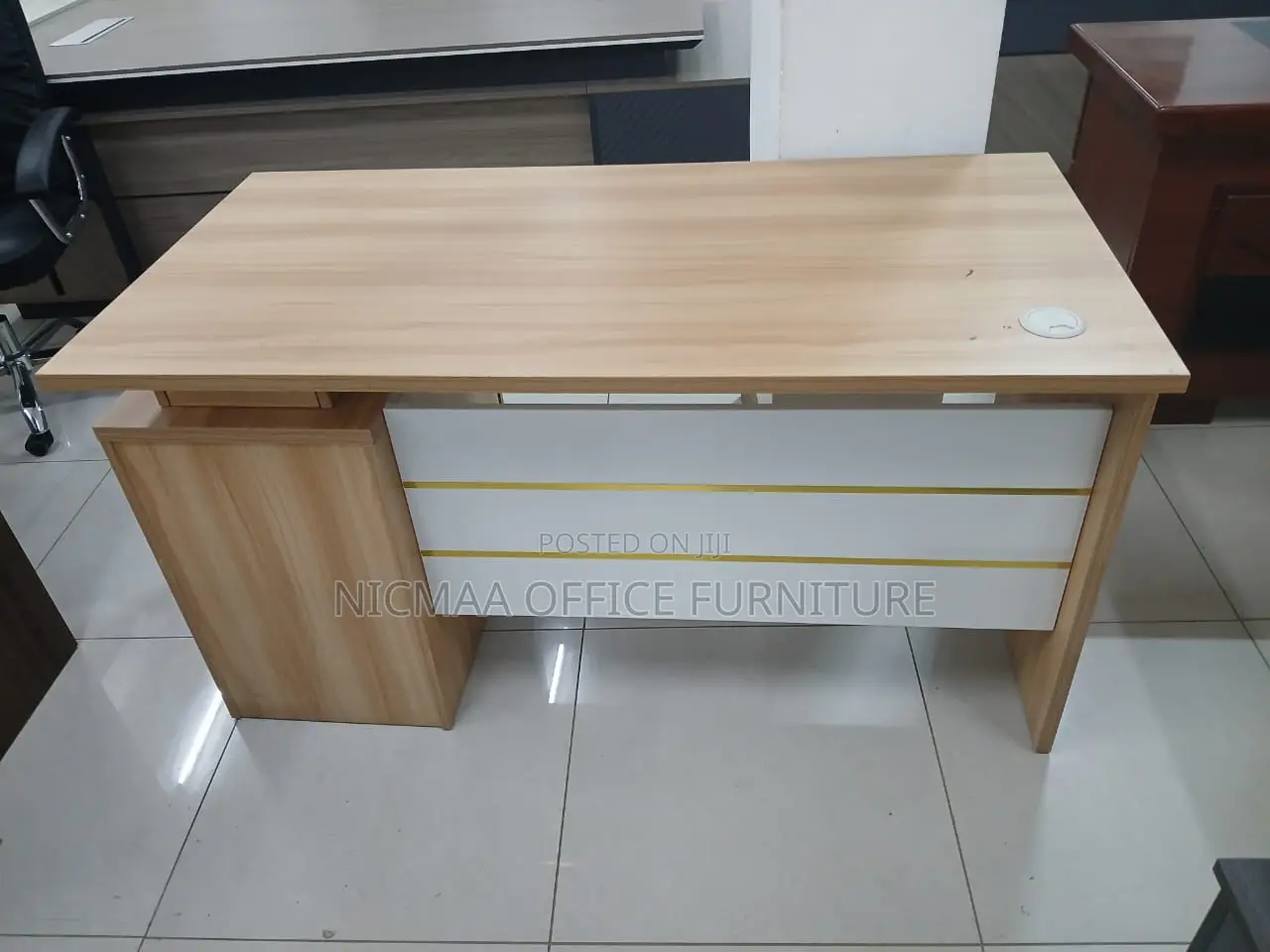 Office Desk: Wooden Advanced Desk