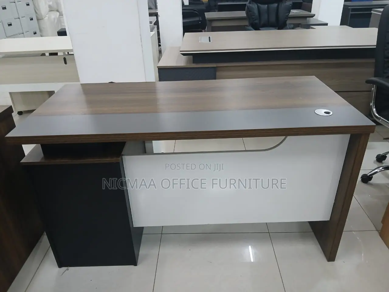 Office Desk: With Drawers Advanced Desk