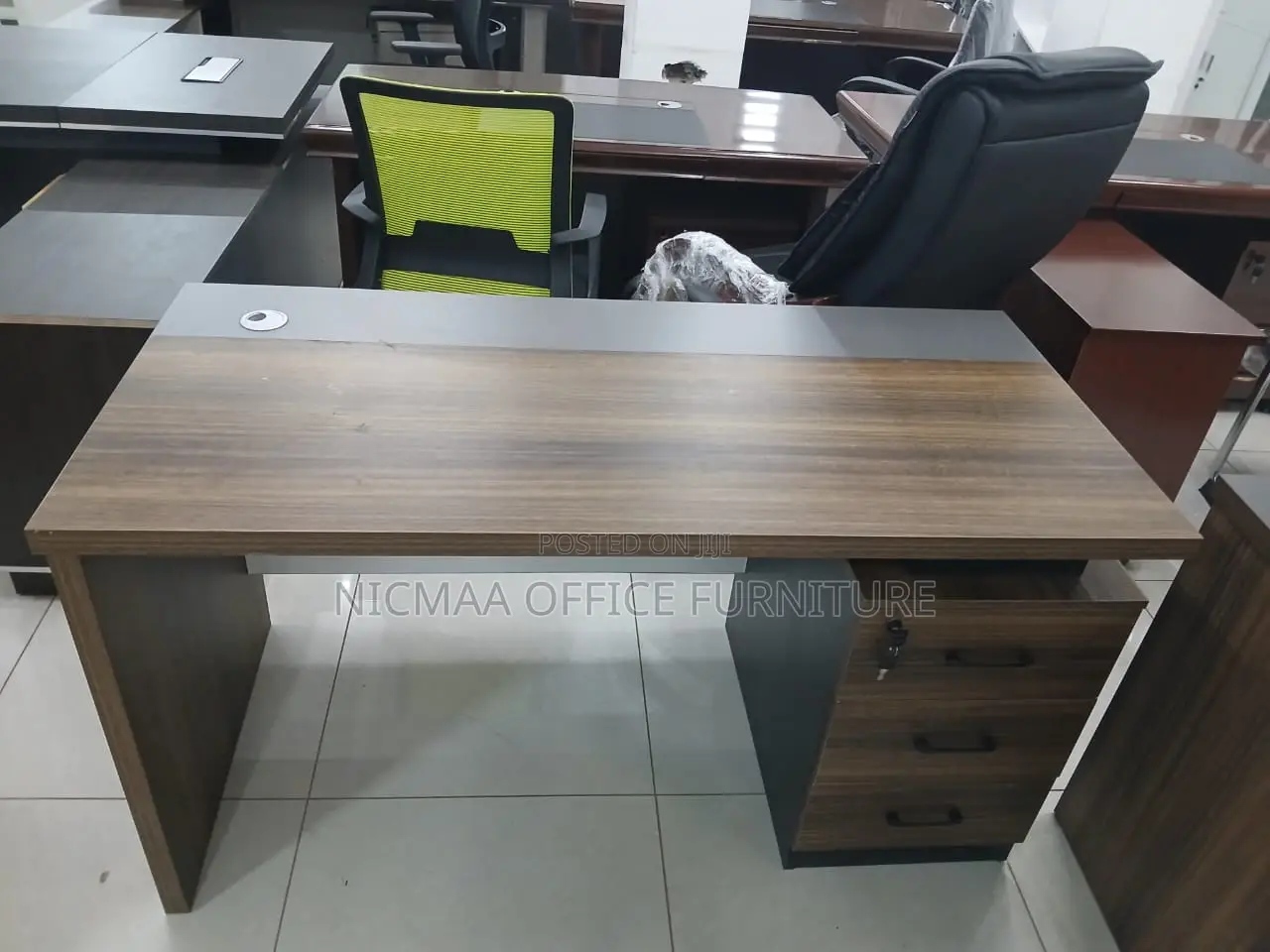 Office Desk: With Drawers Advanced Desk