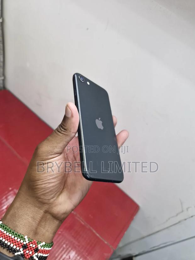 Apple iPhone SE 64 GB Black - main view