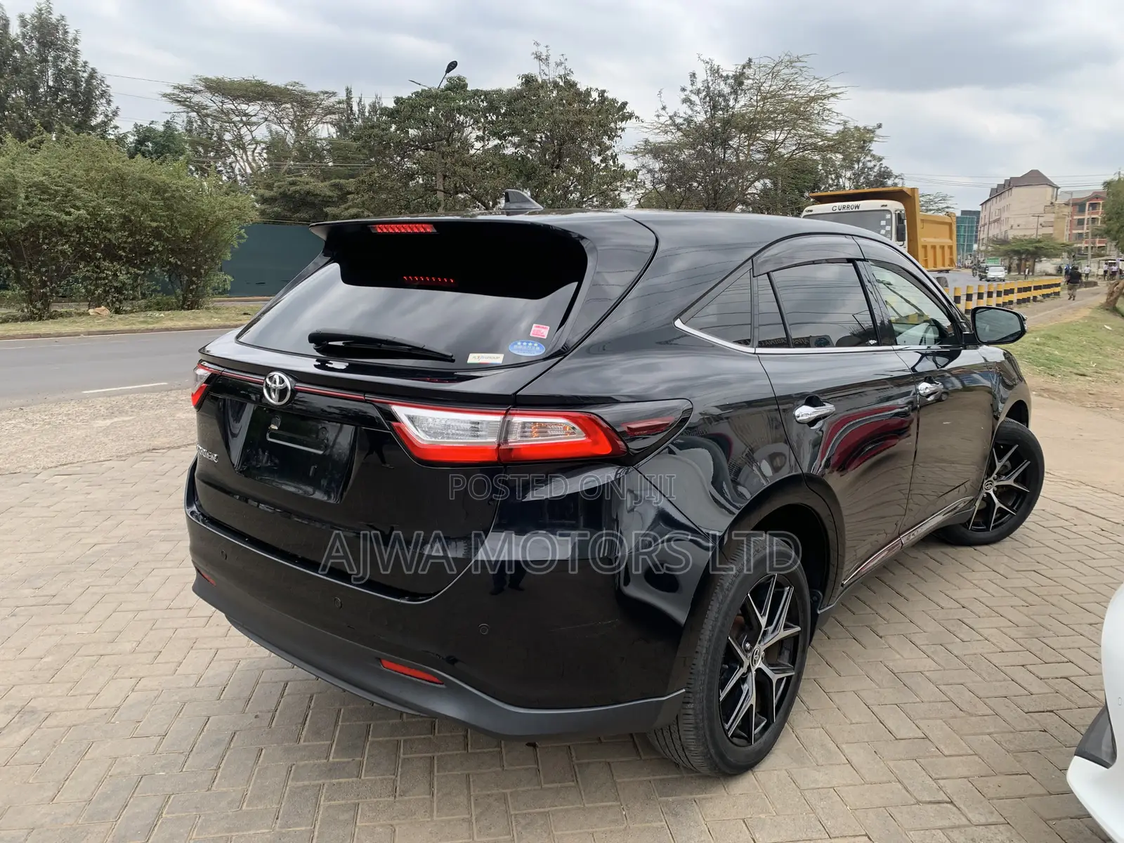 Toyota Harrier 2.0 2020 Black