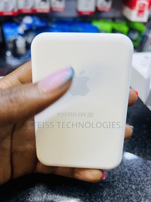 Apple Wireless Magnetic Powerbanks - thumbnail 2