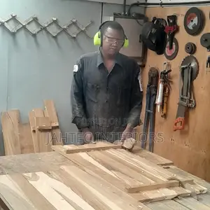 Fundi Wa Mbao Carpenter