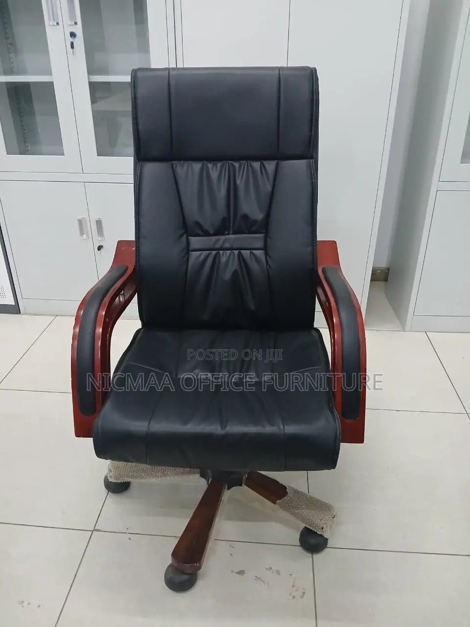 Executive Leather Non-Recliner Seat