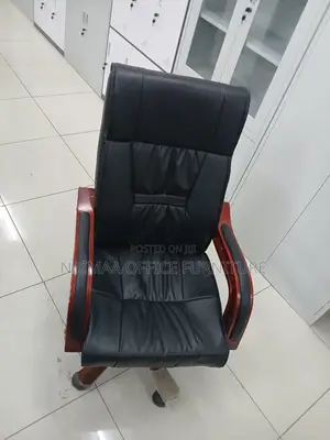 Executive Leather Non-Recliner Seat