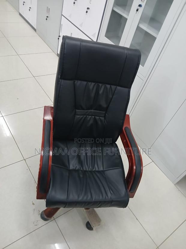 Executive Leather Non-Recliner Seat - thumbnail 3