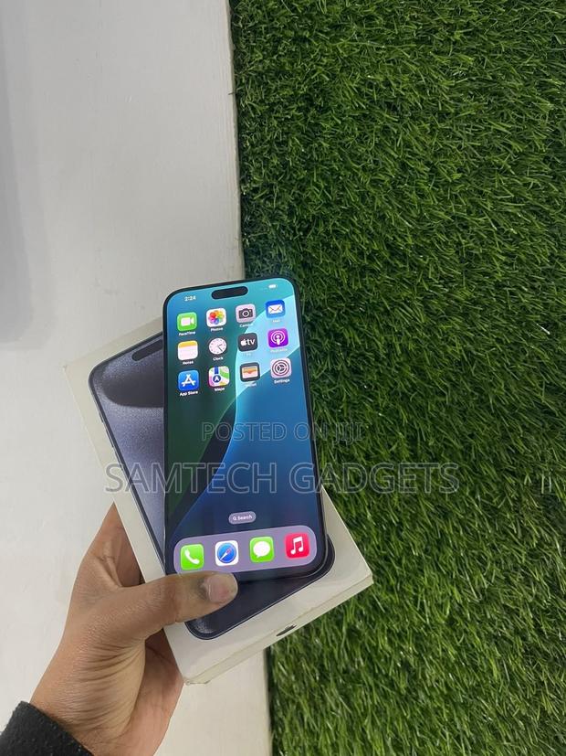 Apple iPhone 15 Pro Max 256 GB Blue - main view