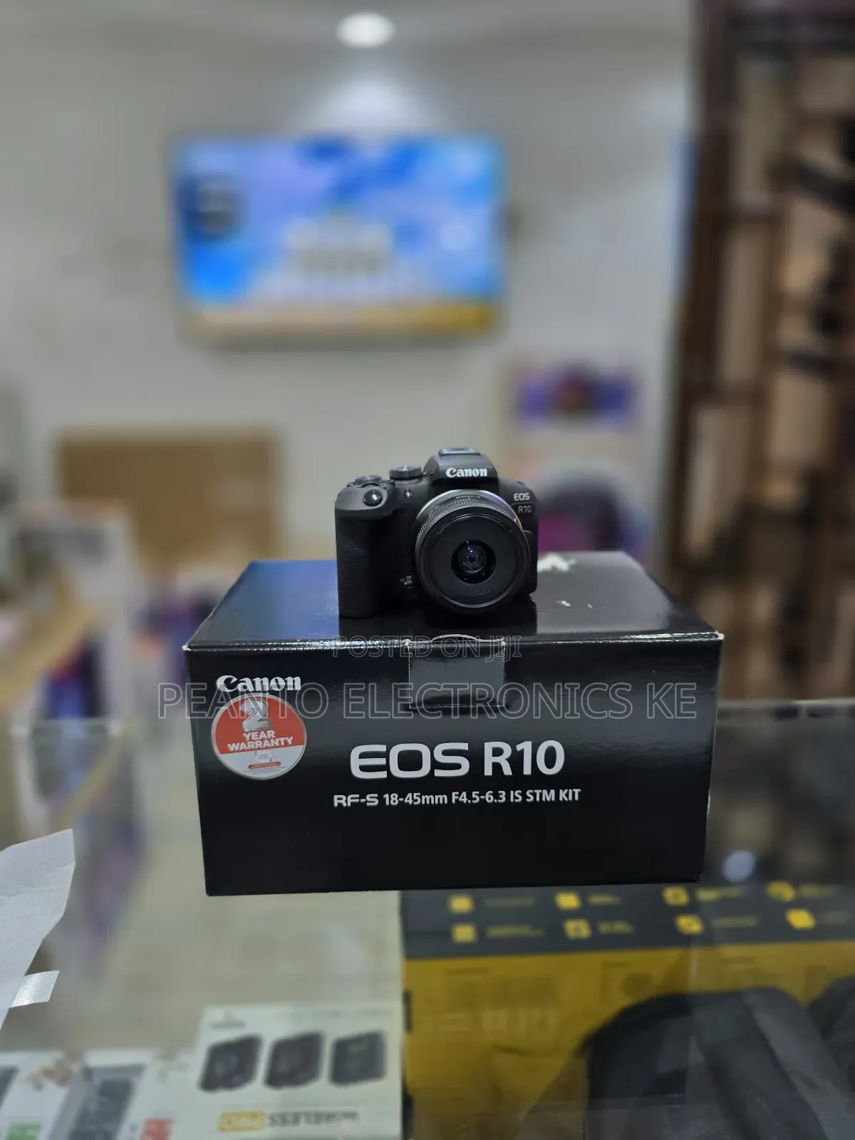 Canon Eos R10 Mirrorless Camera With 18-45mm Lens