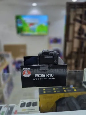 Canon Eos R10 Mirrorless Camera With 18-45mm Lens