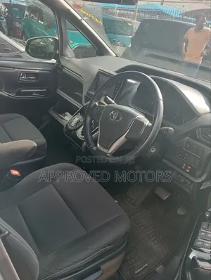Toyota Esquire 2018 Silver