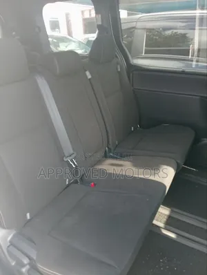 Toyota Esquire 2018 Silver