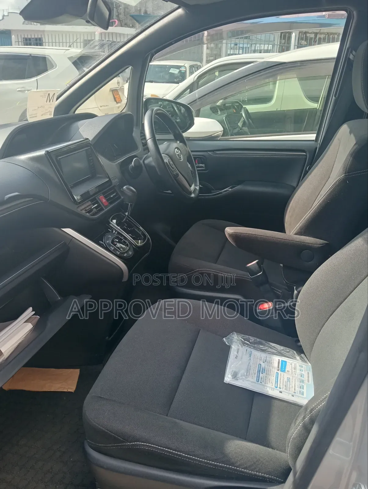 Toyota Esquire 2018 Silver