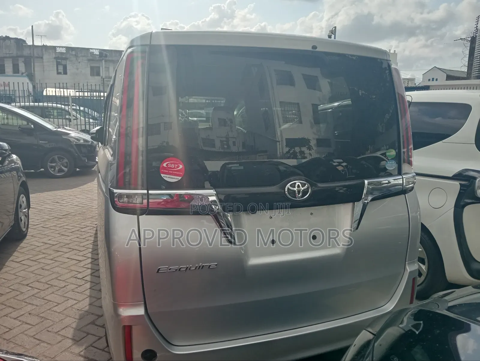 Toyota Esquire 2018 Silver