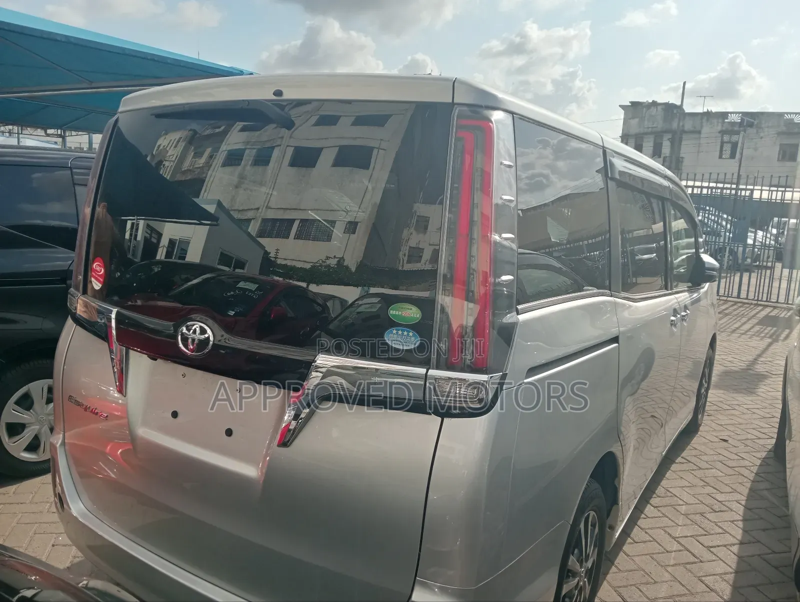 Toyota Esquire 2018 Silver