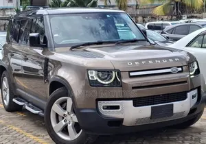 Land Rover Defender SE 2023 Gold