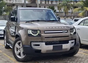 Land Rover Defender SE 2023 Gold
