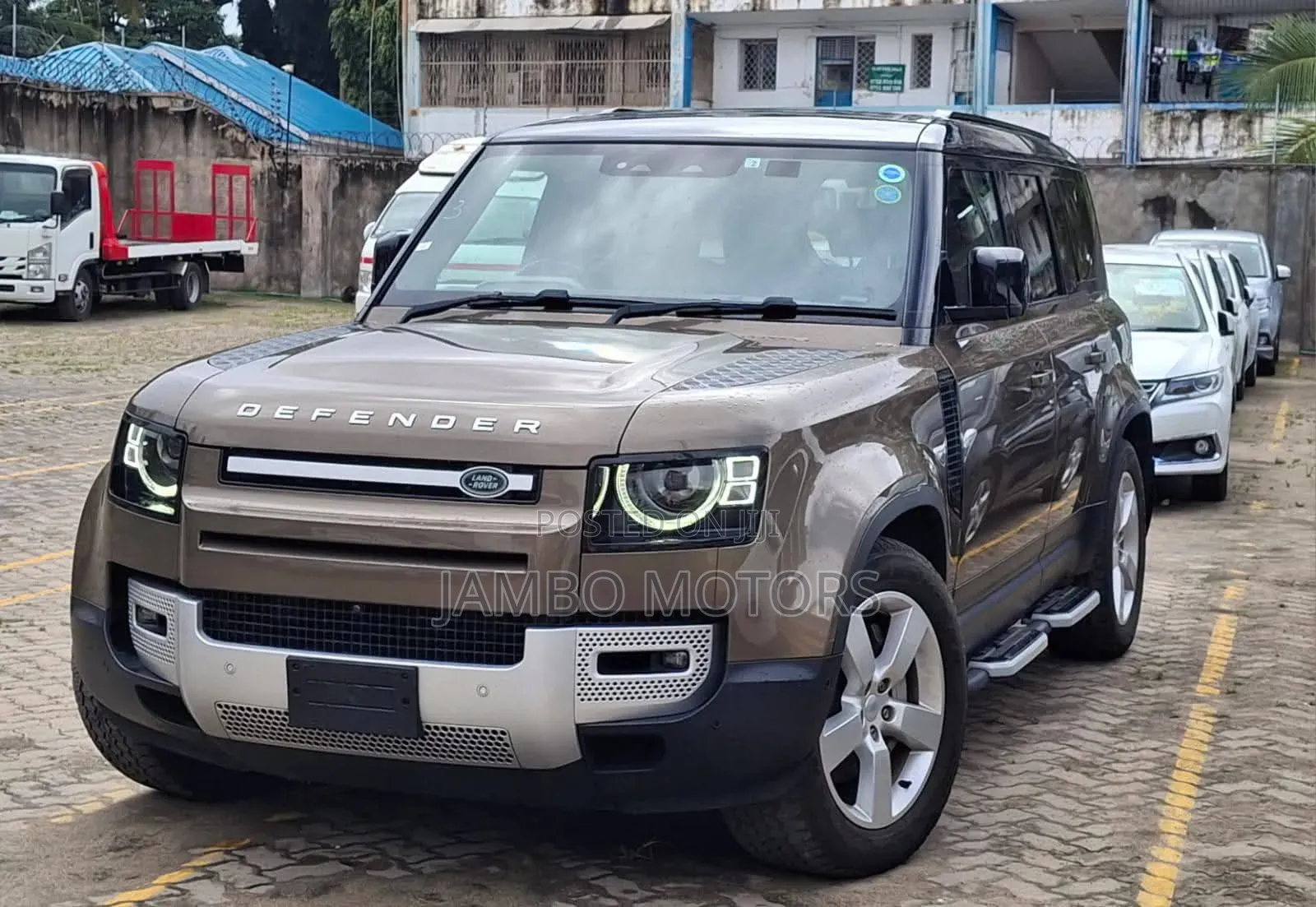 Land Rover Defender SE 2023 Gold