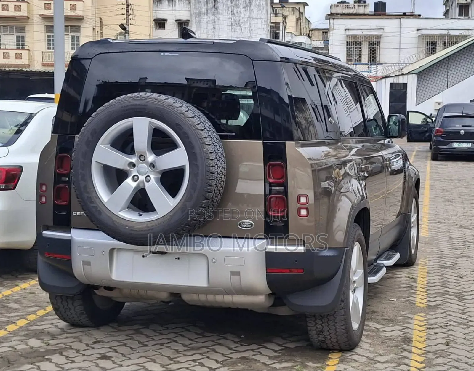 Land Rover Defender SE 2023 Gold