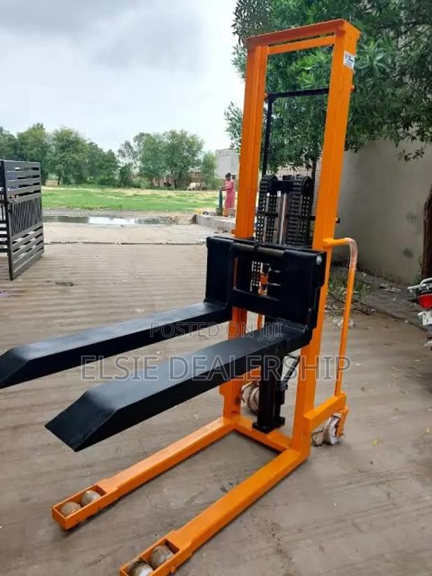 Hydraulic Manual Stacker – 1.5 Ton Capacity